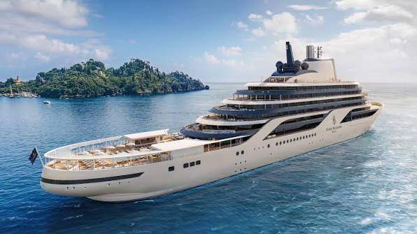 Four Seasons Yachts تضيف أجنحة يخوت بطراز سكني في البحر
