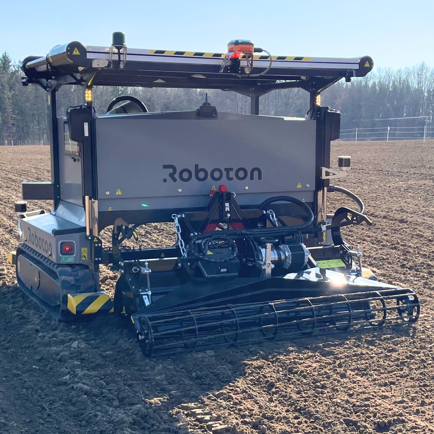 Roboton Farmer Is an Autonomous Farming Robot for Vegetables