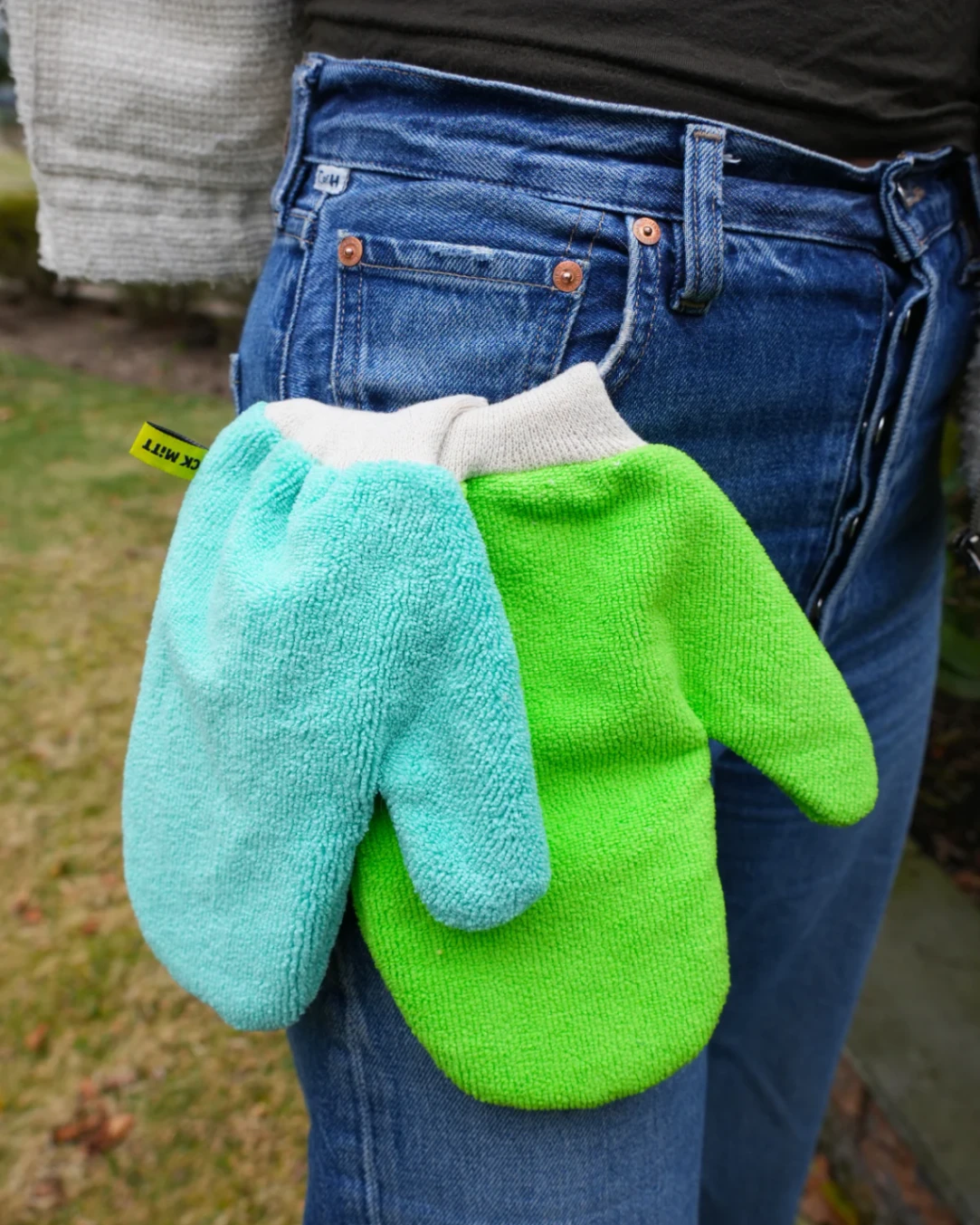 A Reusable Mitt Designed for Tick Detection