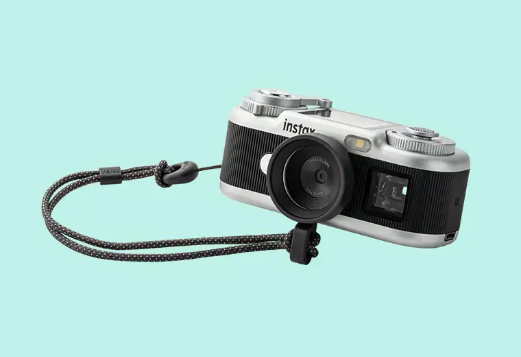 Fujifilm's Pocket Camera Gets an Optical Viewfinder