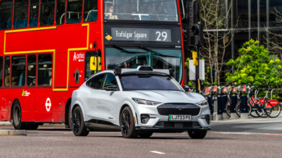 سائق Wayve الذكي: قيادة ذاتية لأي سيارة، في أي مكان