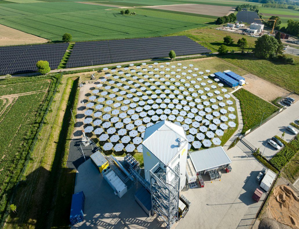 أشعة الشمس صنعت للتو أول برميل وقود طائرات في التاريخ