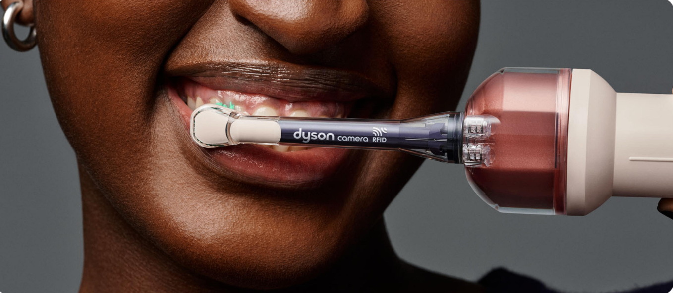 Dyson CameraJet فرشاة أسنان بكاميرا مدعومة بالذكاء الاصطناعي