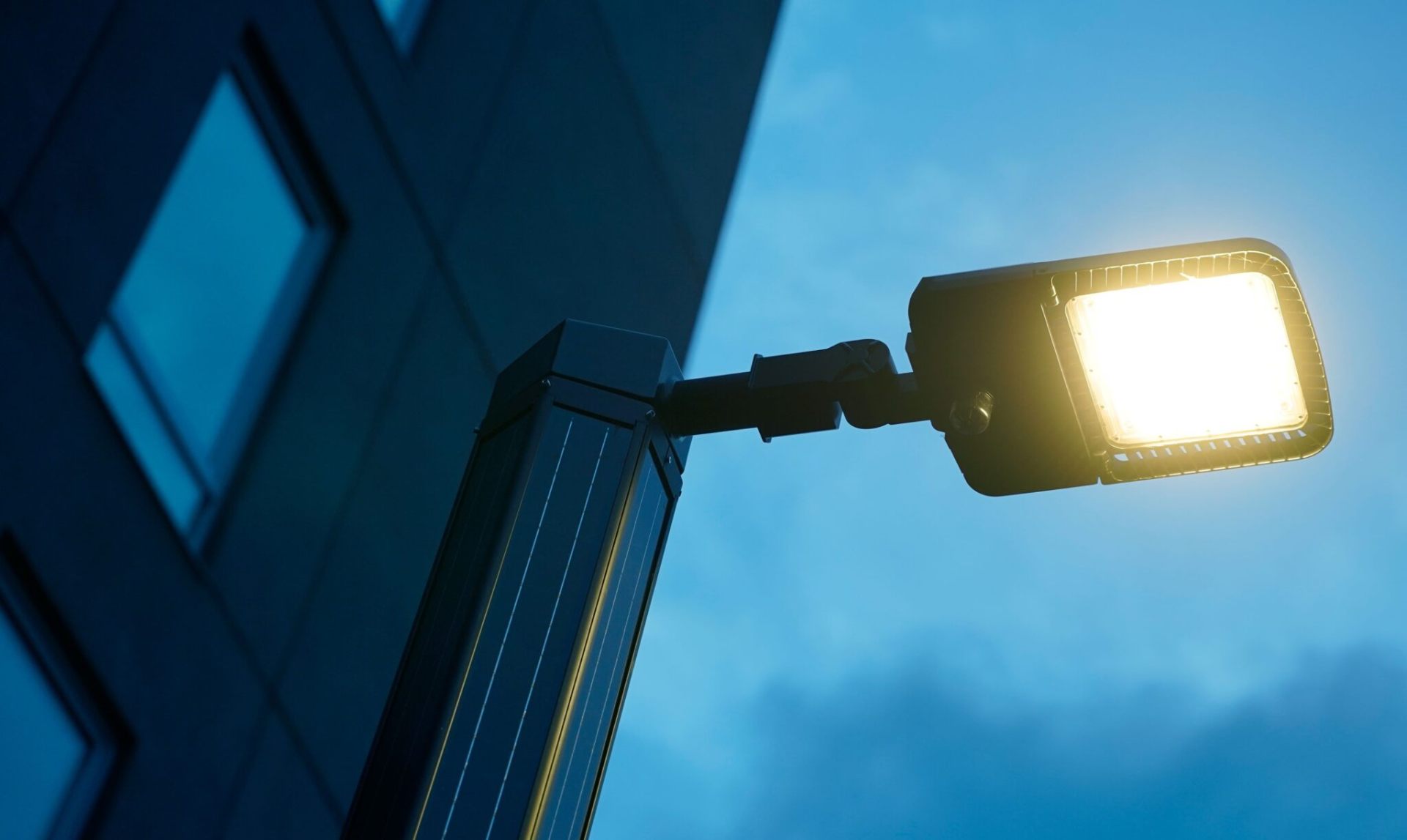 Intellifos: Smart Power Anywhere