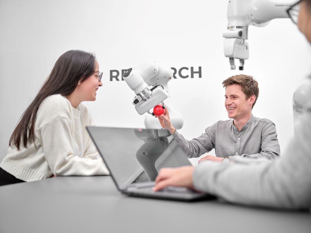 This Robot Arm Feels Force Like a Human Hand