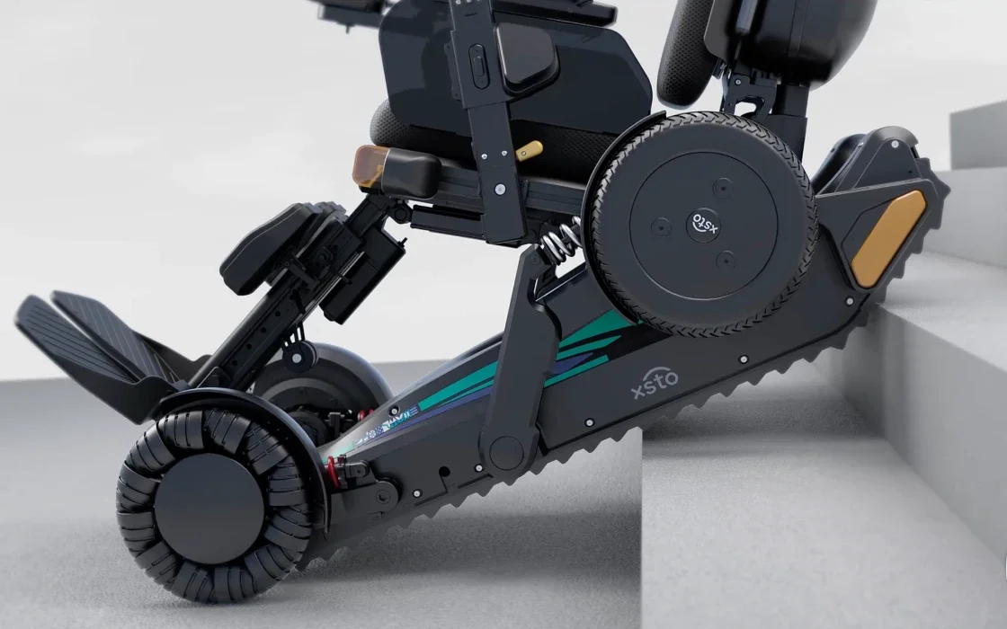 كرسي XSTO X12 المتحرك الذكي يتنقل في أي تضاريس دون قيود