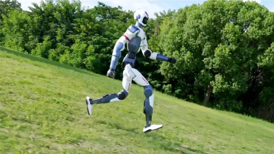 روبوت Unitree R1 البشري المصغر