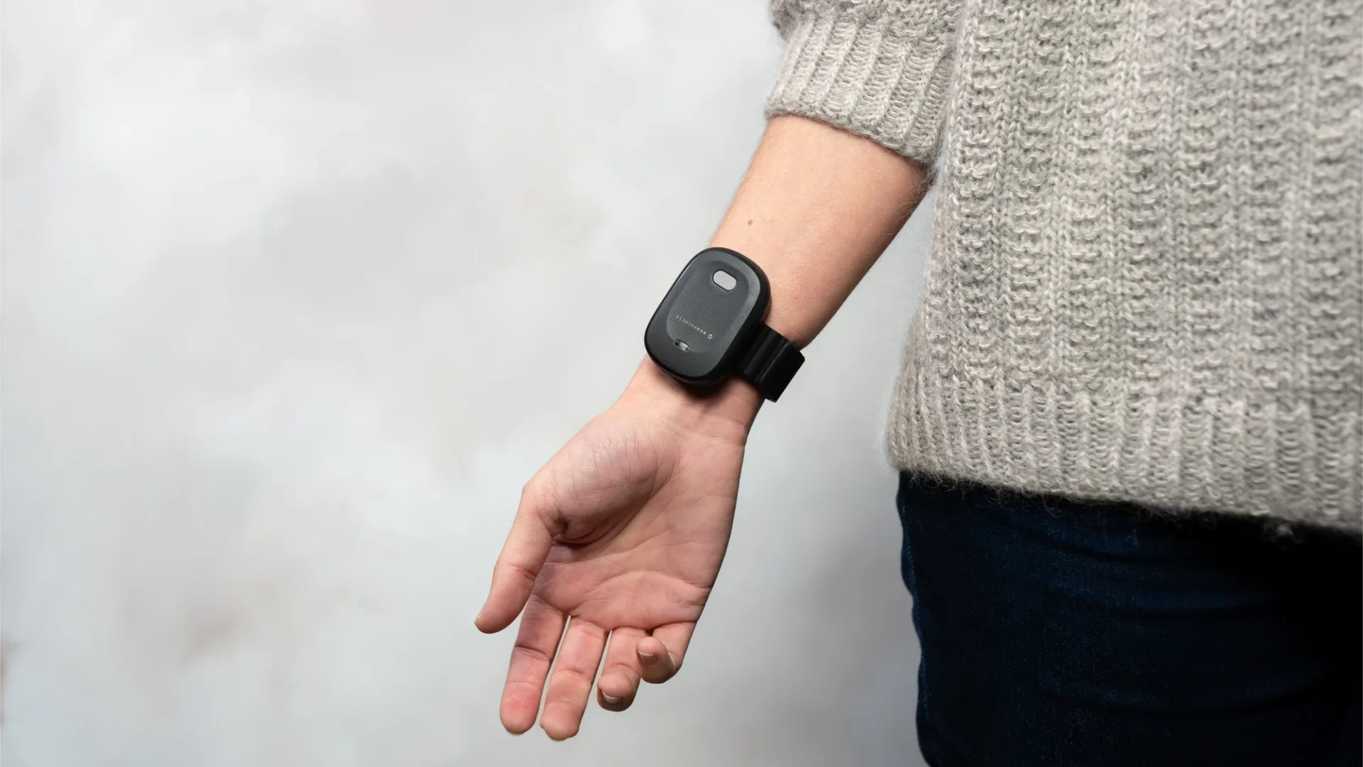 A Wristband That Calms You Without Drugs